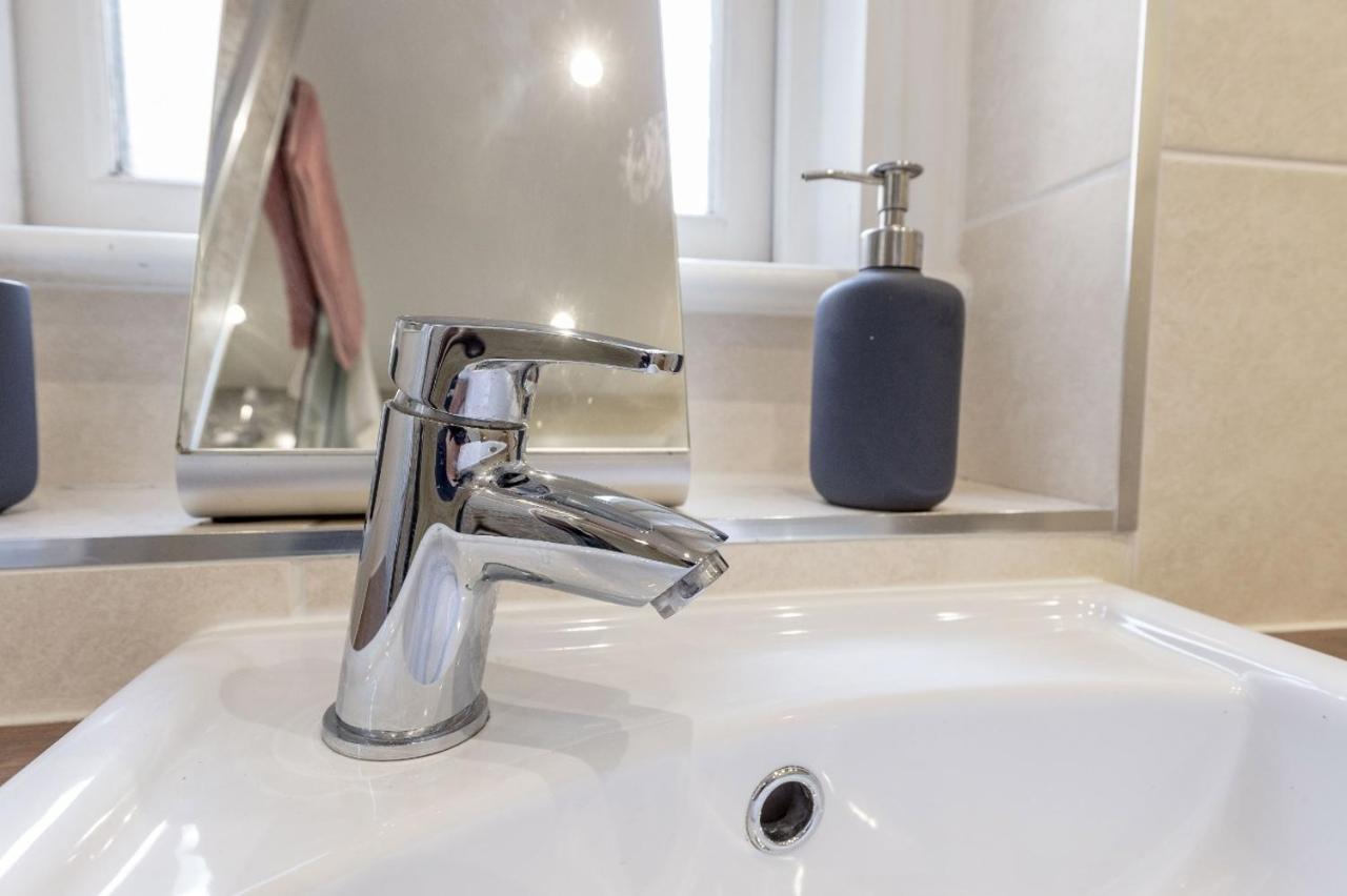 Stunning 1 Bed At Holyrood Palace & Arthurs Seat Edinburgh Ngoại thất bức ảnh